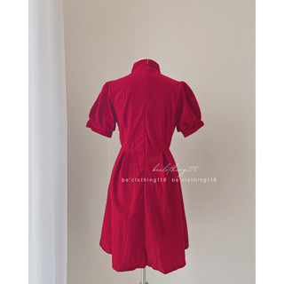 Đầm nhung xoè cổ tàu nút bọc
