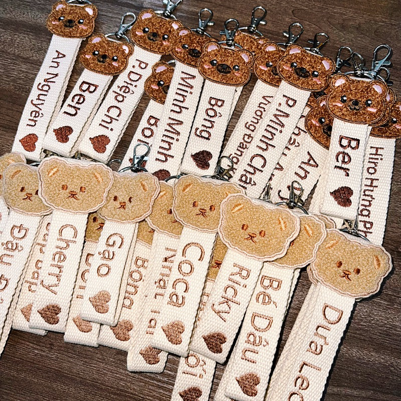 Nametag, móc khoá hình gấu thêu tên 🐻