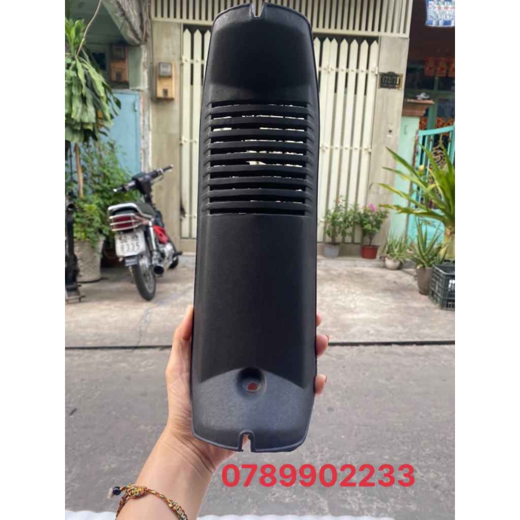 YẾM GIỮA XE CHALY