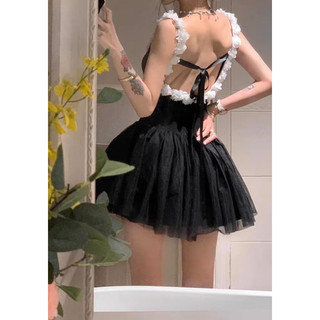 Đầm đen xoè ba lỗ đính hoa hở lưng nữ phong cách hàn quốc
