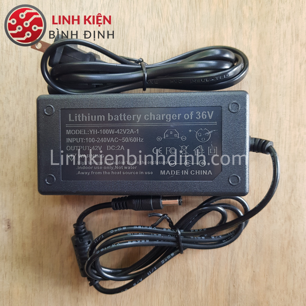 Sạc 42v 2a, chuyên sạc xe cân bằng 2 bánh 36v, pin li-ion 36v, giắc tròn 5.5mm, có đèn báo đầy.