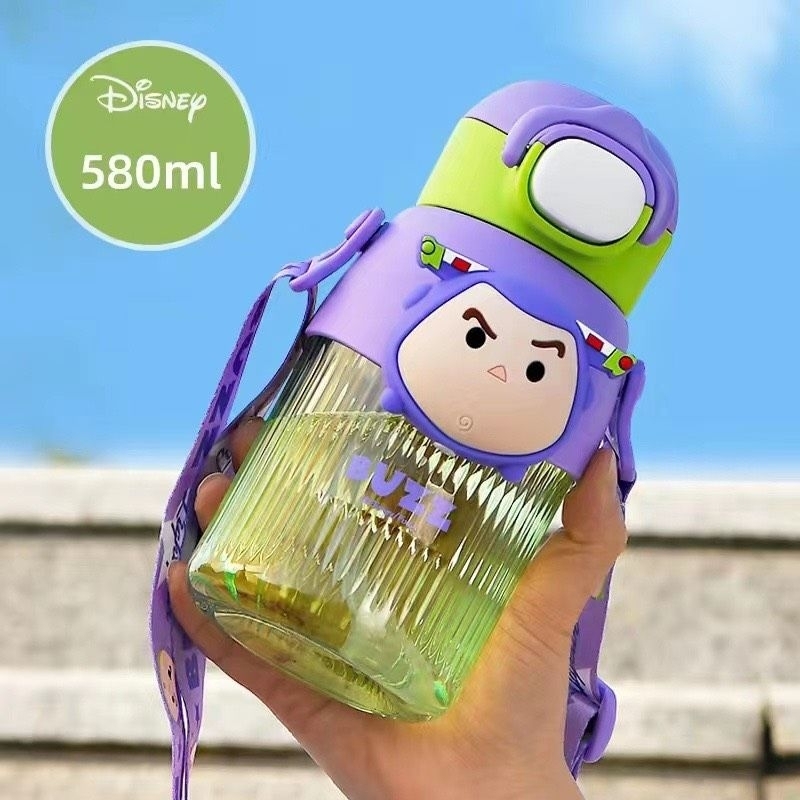 Bình Nước Hãng DISNEY siêu đẹp. Hình nổi bấm kêu chút chít. 2in1 : đầu ống hút và uống trực tiếp, có dây đeo .