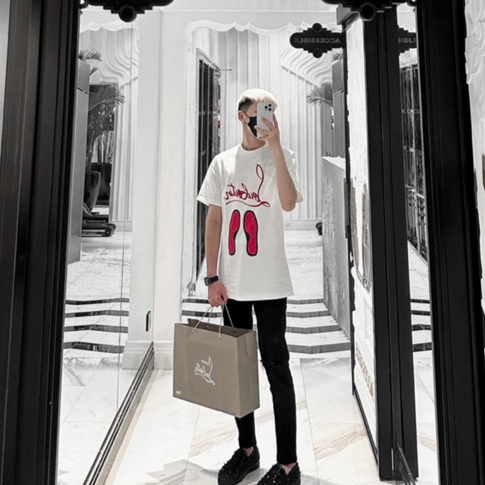 Áo Phông Louboutin Hình In Đế Giày Cực Nét - Áo LC Chất Liệu Cotton Thoáng Mát Form Dáng Unisex Nam Nữ Hot Trend 2023...