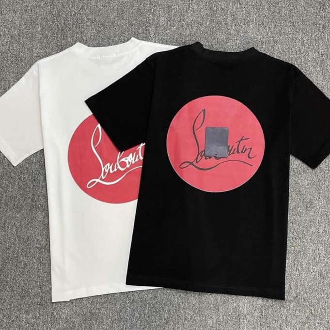 Áo Phông Louboutin Hình In Đế Giày Cực Nét - Áo LC Chất Liệu Cotton Thoáng Mát Form Dáng Unisex Nam Nữ Hot Trend 2023...