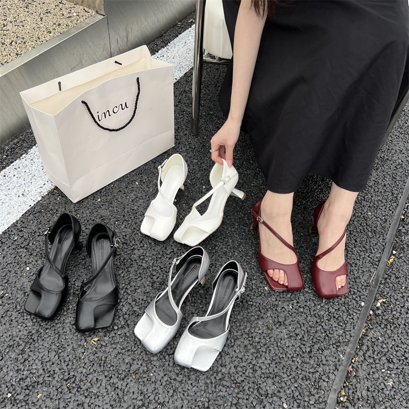 Sandal nữ mũi hở quai chéo cao 5cm phong cách hàn quốc