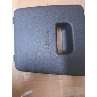 Nắp hộp cầu chì trong xe Hyundai Grand i10