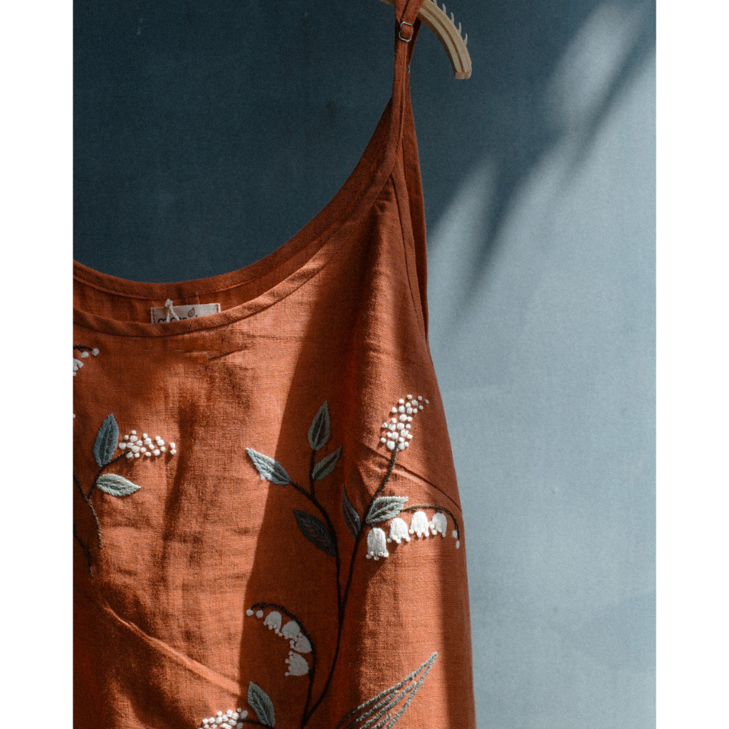 Váy hai dây chất liệu đũi cotton thêu tay - Linen Lovers - Thời trang Linen