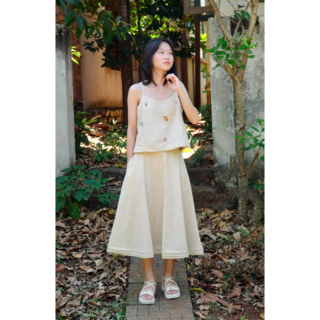 Set áo 2 dây linen thêu tay và chân váy xòe - thời trang linen- Linen lovers