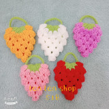 Móc khóa dâu tây bằng len