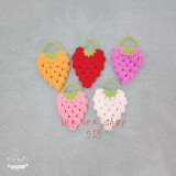 Móc khóa dâu tây bằng len