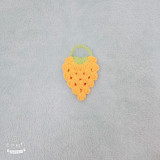 Móc khóa dâu tây bằng len