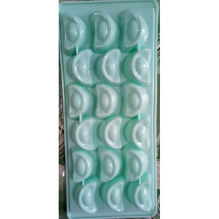 Khay đá Thỏi Vàng Vĩnh Trường làm đá, đổ rau câu, nhấn xôi hoa đậu