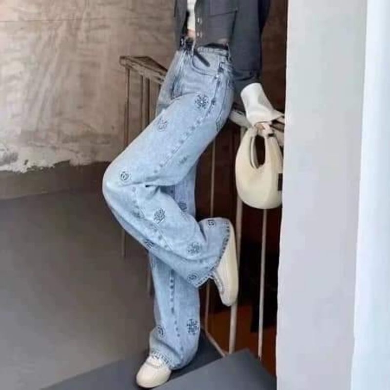 Quần jean xuông họa tiết hoa hot hit