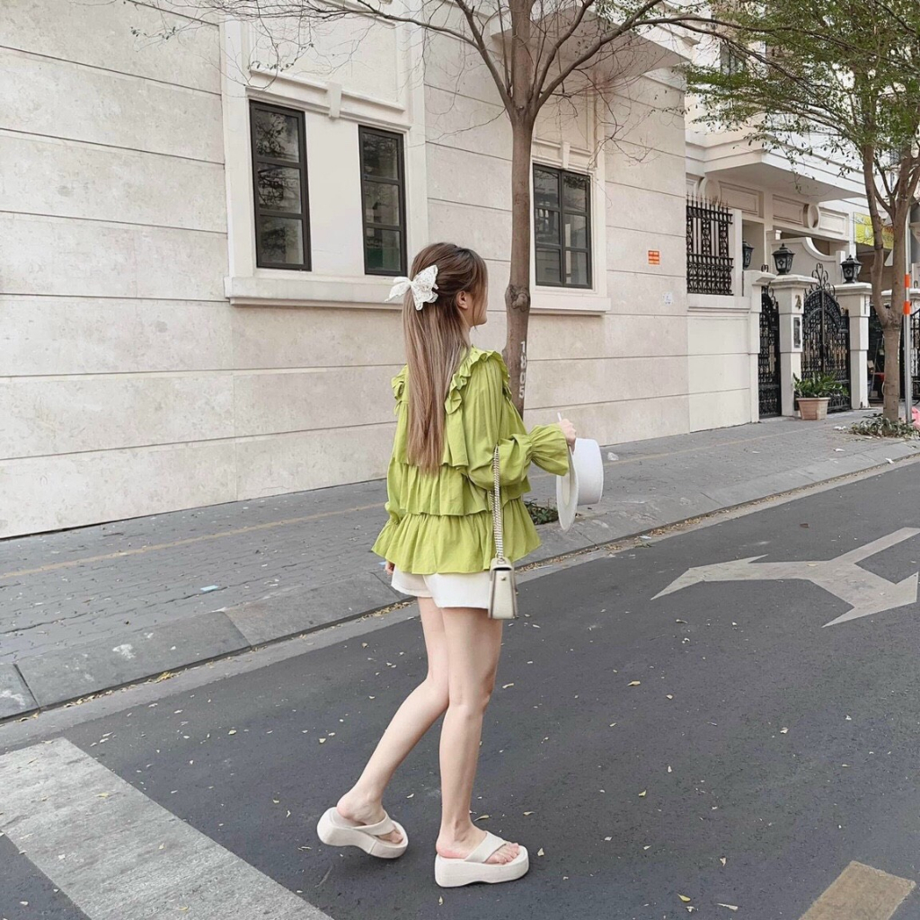 SET ĐÙI THỜI TRANG NỮ ĐI CHƠI ÁO TÂNG CỔ V MIX QUẦN ĐÙI MÀU XANH BƠ