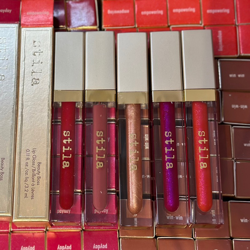Son bóng căng mọng môi Trenddy Thỏi Nặng Tay Sang Choảnhhh STILA BEAUTY BOSS LIP GLOSS