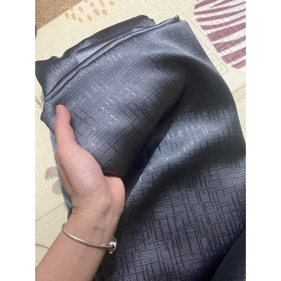 Rèm vải xám đậm ngăn phòng điều hòa gia đình