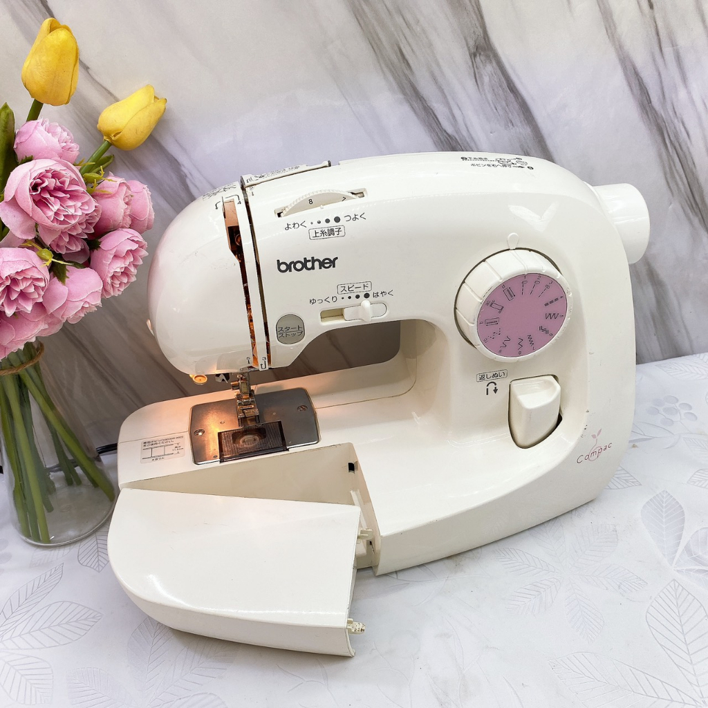 Máy May Brother Đời Mới Dáng Cong Pupet - Chức Năng Cơ Bản - Không Kén Vải - BH 1 Năm