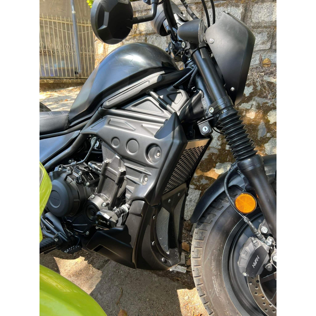 Mỏ Cày Kèm Ốp Sườn Honda Rebel 500 + pát ốc vít Rebel 500