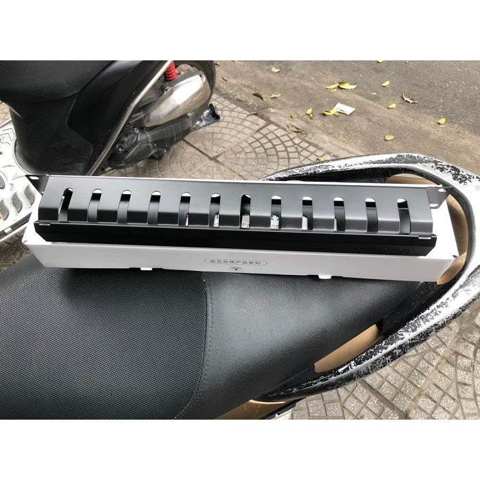 Thanh quản lý cáp Ngang Ugreen 1U 70424, 2U 70425 dùng cho tủ RACK 19'' - Hàng chính hãng
