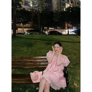 Đầm voan hồng cổ v bèo tầng chocker cổ 💕