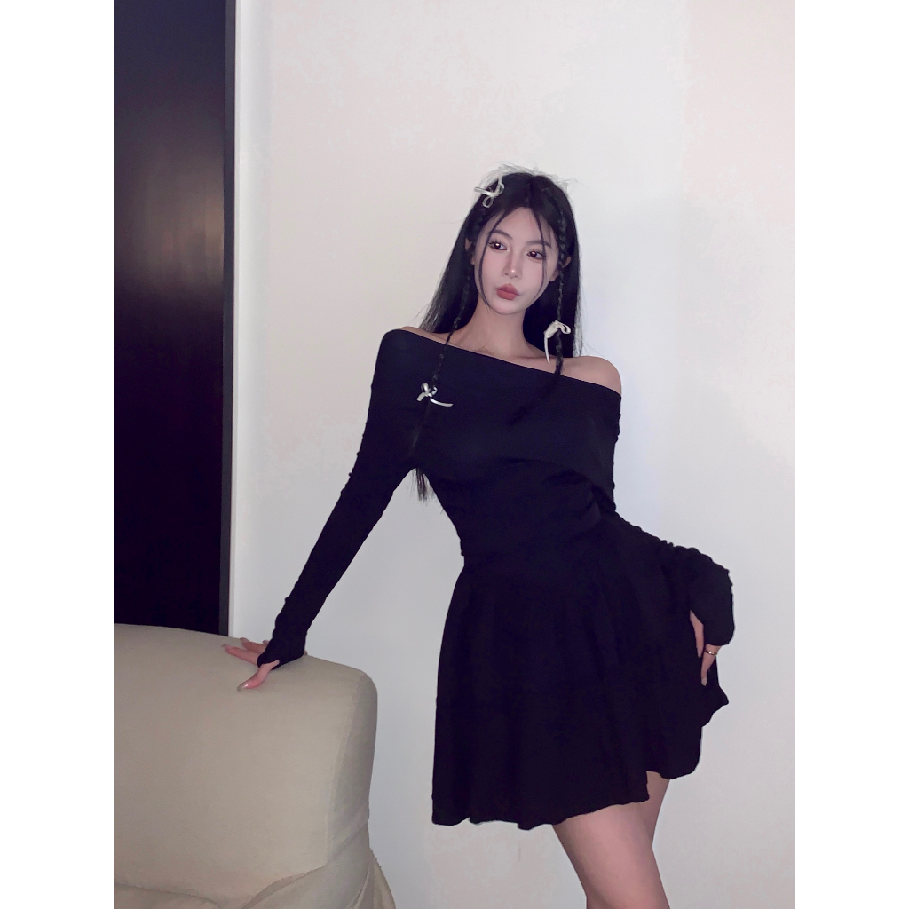 Váy xòe trễ vai màu đen kết hợp thân trên vải thô tạo form chuẩn cho cô nàng cá tính JOLI Clothing V137