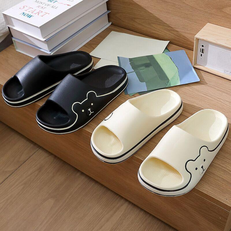 Dép quai ngang đế bánh mì đính hình Gấu con đáng yêu