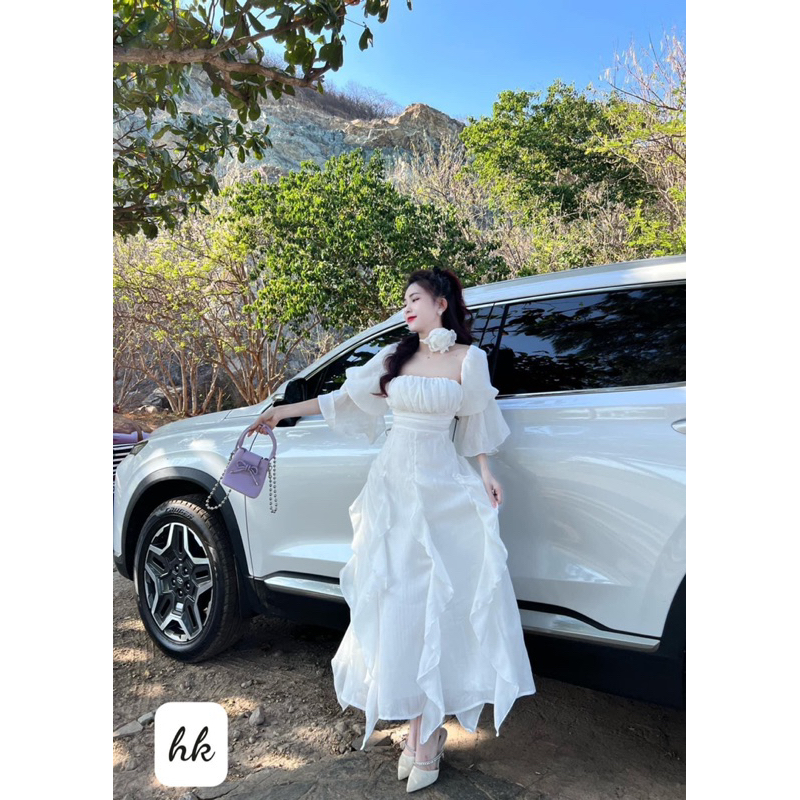 Đầm cup dự tiệc ôm body tua rua kèm hoa sang chảnh