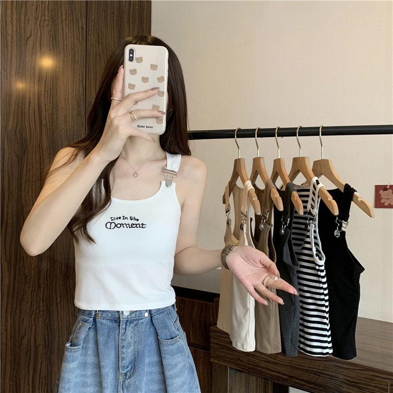 Áo Hai Dây Croptop Dáng Ôm Thêu Chữ Móc Khóa Cài Có Đệm Ngực Phong Cách Cá Tính Thời Trang Sugal TOP NU 073V7