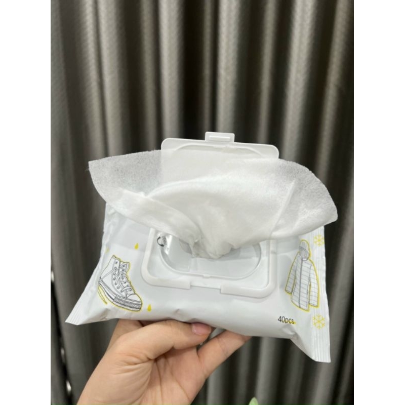 Khăn Lau Giày SHOES WET WIPES Đen (12 khăn) - Làm Sạch Vết Bẩn Trên Giày