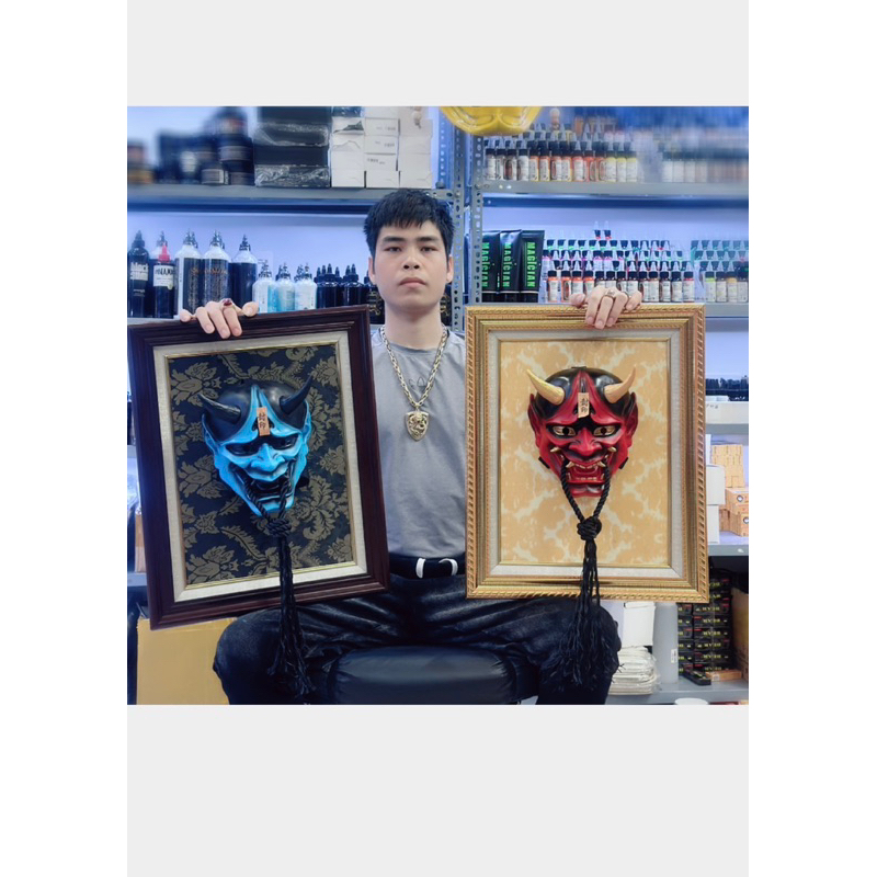 Tranh gắn mặt quỷ trang trí phòng xăm tattoo