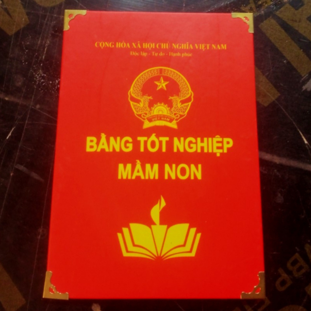 Bằng Tốt Nghiệp Mầm Non Cho Bé. Bằng Cử Nhân Lớp Lá Mầm Non Hàng Đẹp, Bo Viền Thép Mạ Vàng
