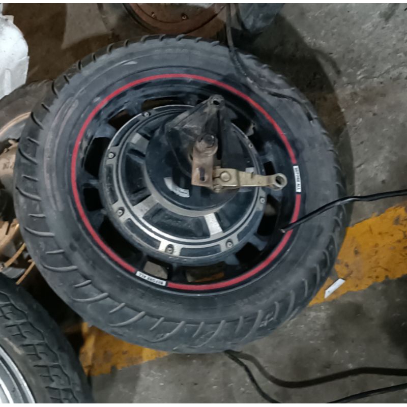 Động cơ xe máy điên vành 12