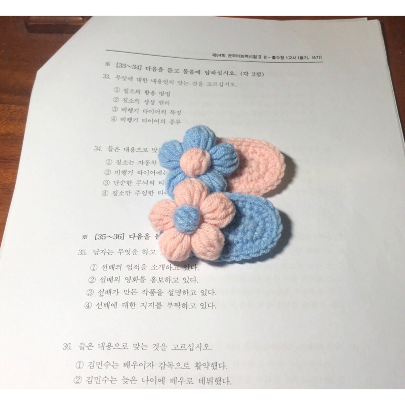 Kẹp len handmade đính hoa quá là cute