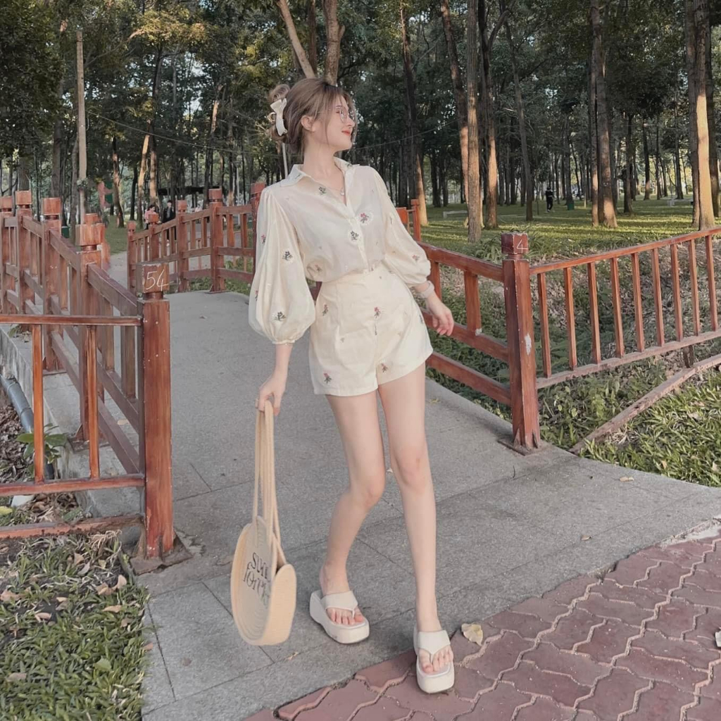 Set Sơ Mi Hoa Nổi Mix Quần Sooc, Tay Bồng Vải Hoa Thô Đũi Nổi