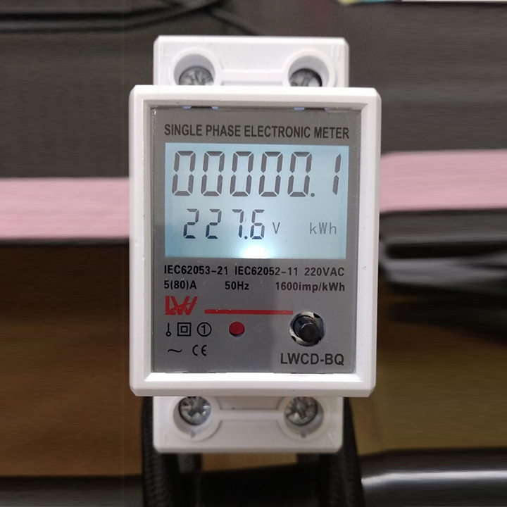 Đồng hồ đo điện LW 220V có nút RESET độ chính xác cao màn hình hiển thị LCD P U I Kwh công tơ điện tử 1 pha