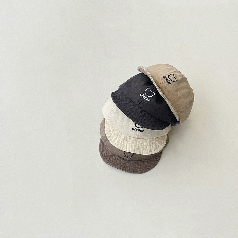 Mũ lưỡi trai vành ngắn thêu gấu cho bé