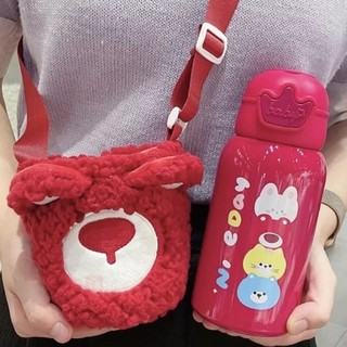 Sét bình giữ nhiệt gấu dâu kèm túi đựng có dây đeo