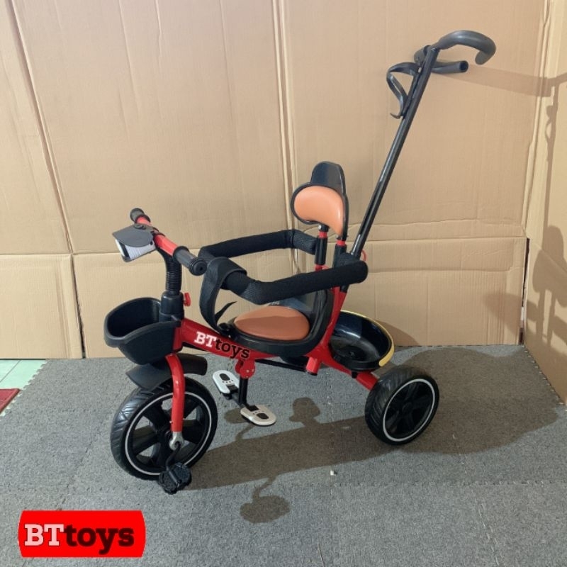 Xe đạp 3 bánh có tay đẩy có đèn và nhạc BTtoys