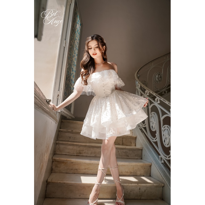 Bel Ange - Đầm bẹt vai hai tầng đính nút bọc màu trắng Sarah mini Dress