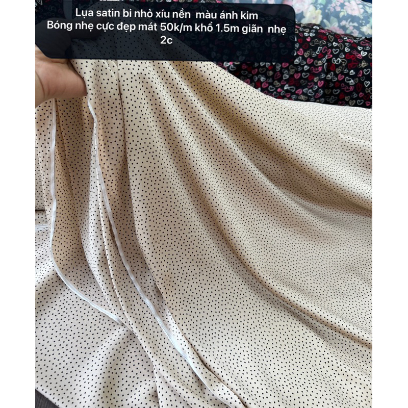 Vải Lụa satin chấm bi nhỏ nền be ánh kim- mềm mát sang óng may áo sơ mi, váy liền,set bộ đẹp thanh lịch.50k/m khổ 1.5m