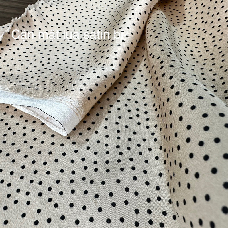 Vải Lụa satin chấm bi nhỏ nền be ánh kim- mềm mát sang óng may áo sơ mi, váy liền,set bộ đẹp thanh lịch.50k/m khổ 1.5m