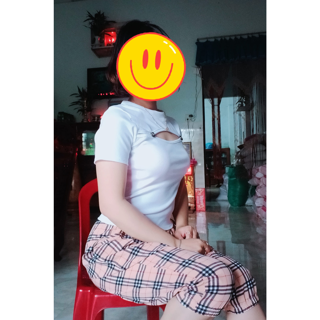 Set áo thun gân xẻ ngang kèm quần ngố lụa bo gối kẻ karo siêu cute