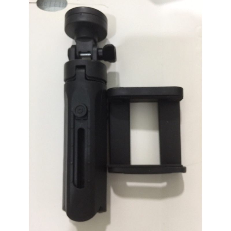 tripod 3 chân(kèm giá đỡ) như hình.