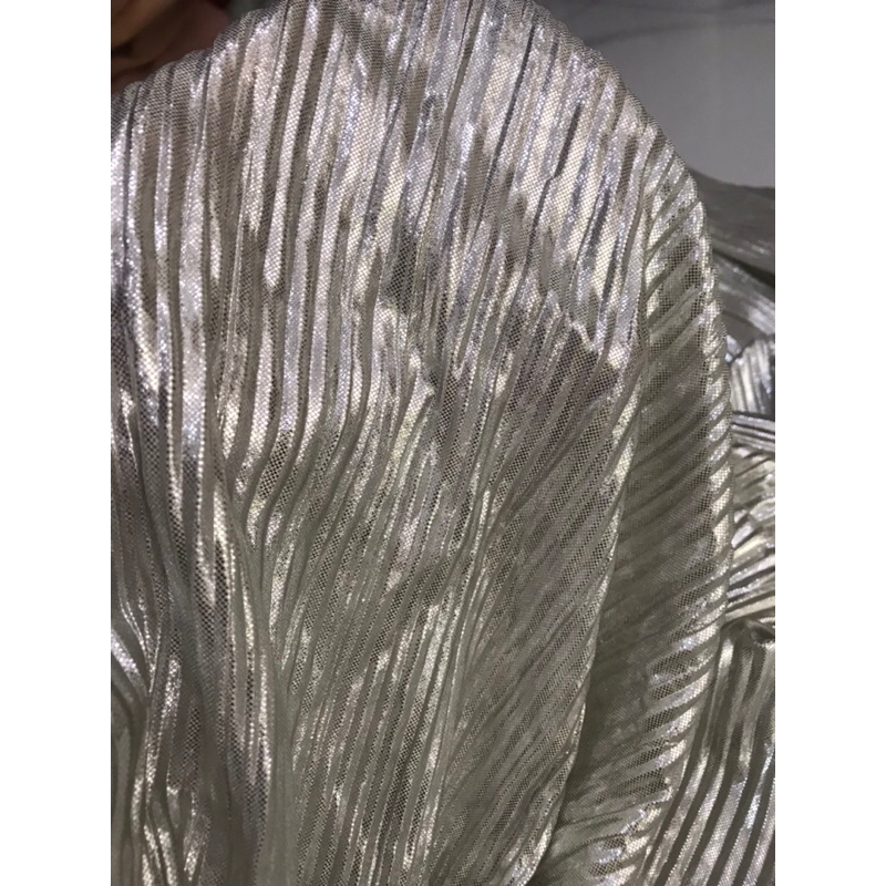 Vải Voan Dập Ly Tăm Màu Bạc Nhũ Ánh Bạc, Mềm Rũ Co Giãn -Khổ 1m5-may đầm kiểu váy dạ hội thời trang