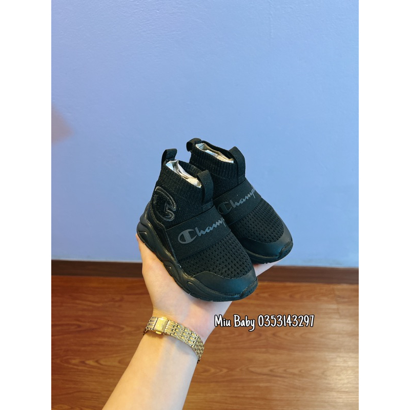 Giày cổ cao Ch@mpion màu đen bé trai