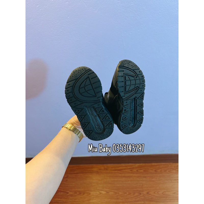 Giày cổ cao Ch@mpion màu đen bé trai