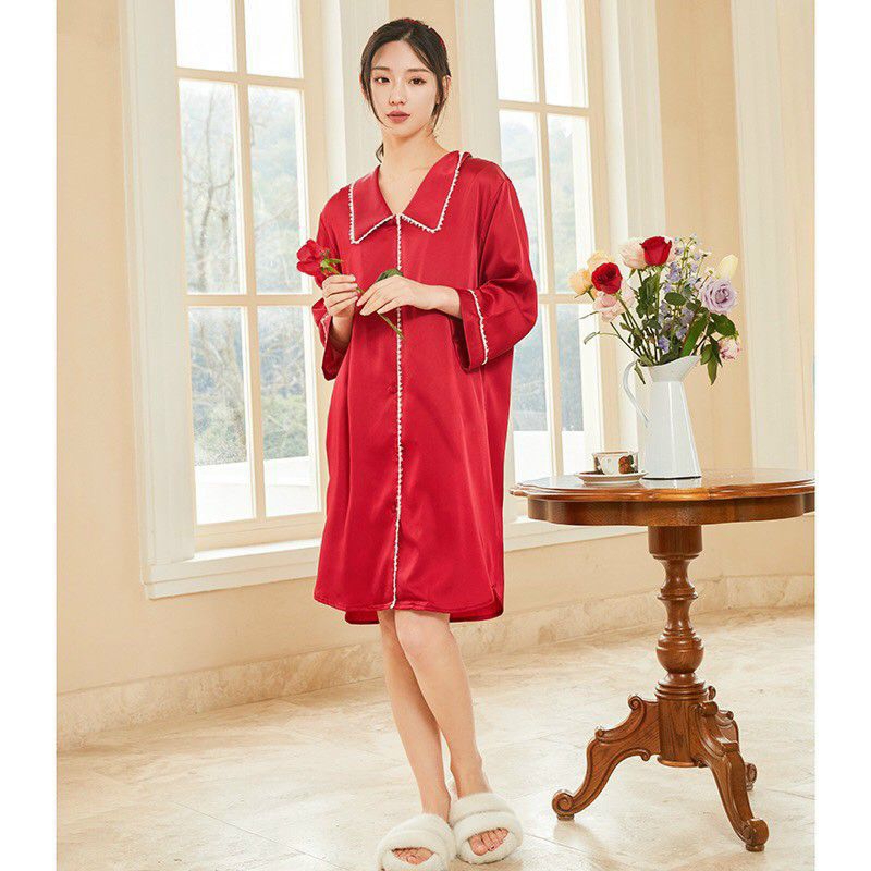 Đầm ngủ nữ lụa cao cấp dáng sơmi thanh lịch thiết kế cổ nhọn kết hợp viền ren tăng sự nổi bật nữ tính. gam màu đỏ tôn da