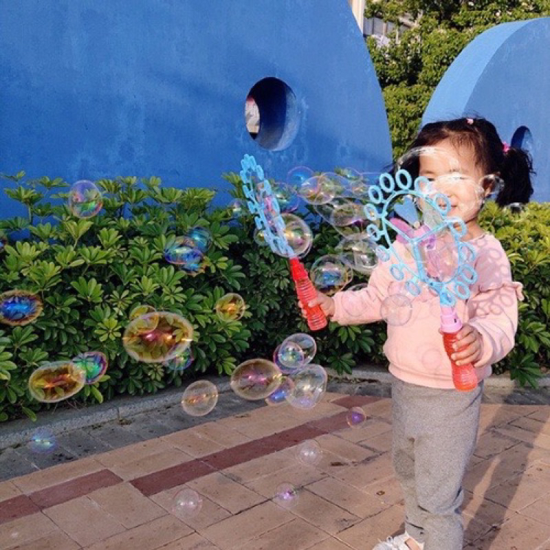 Đồ chơi chong chóng thổi bong bóng, máy bong bóng xà phòng ngoài trời cho bé