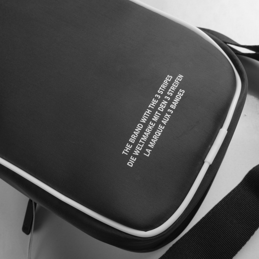 Túi đeo chéo unisex, túi đeo vuông mini, phối logo basic, chất liệu chống thấm nước TD9