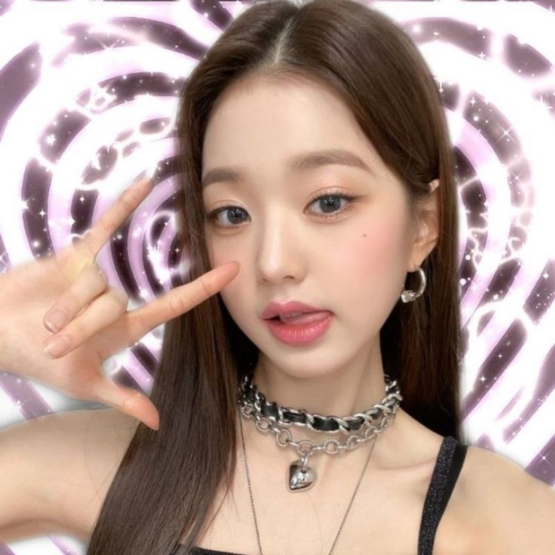 Sticker niêm phong- nhãn dán Wonyoung Ive 1